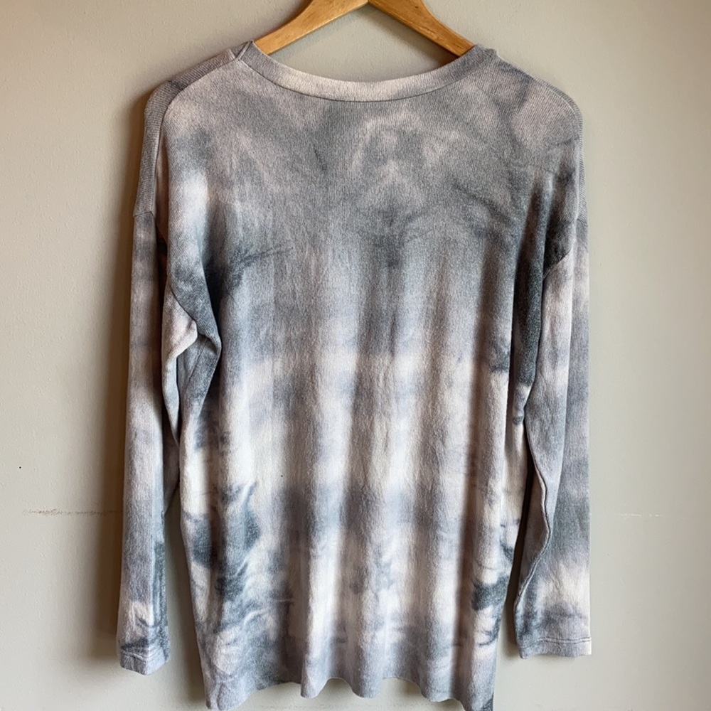 American Eagle grey tie dye soft & sexy plush top - Picture 3 of 3